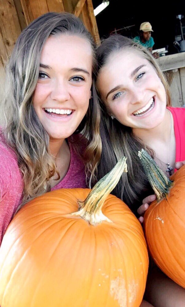GretjaOtten's tweet photo. Fall is officially here when the pumpkin patches open!🎃🍁🍂 https://t.co/Zyo9RjwLzp