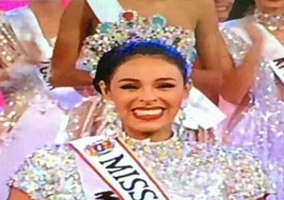 ActualidadDeMis's tweet photo. Tenemos Reinaa OMG #MissVenezuela 2016 es Miss Monagas Keisy Sayago https://t.co/g3b3EcQMBY