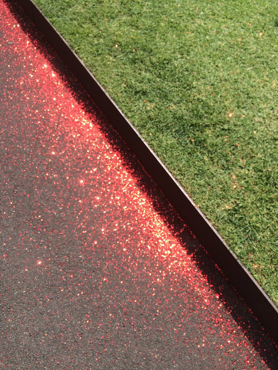 _slangers's tweet photo. Rivers of glitter #letscastay https://t.co/7aiKoNMgLD