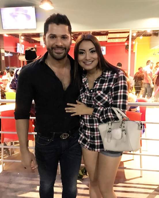 HagamosLeyenda's tweet photo. Nuestra hermosa presi bien chiflada con este par de hermosos en #Lasaliadas
los queremos mucho chicos 😘 #extrañamosalosdemás 😢 https://t.co/yYIqOwg7q8