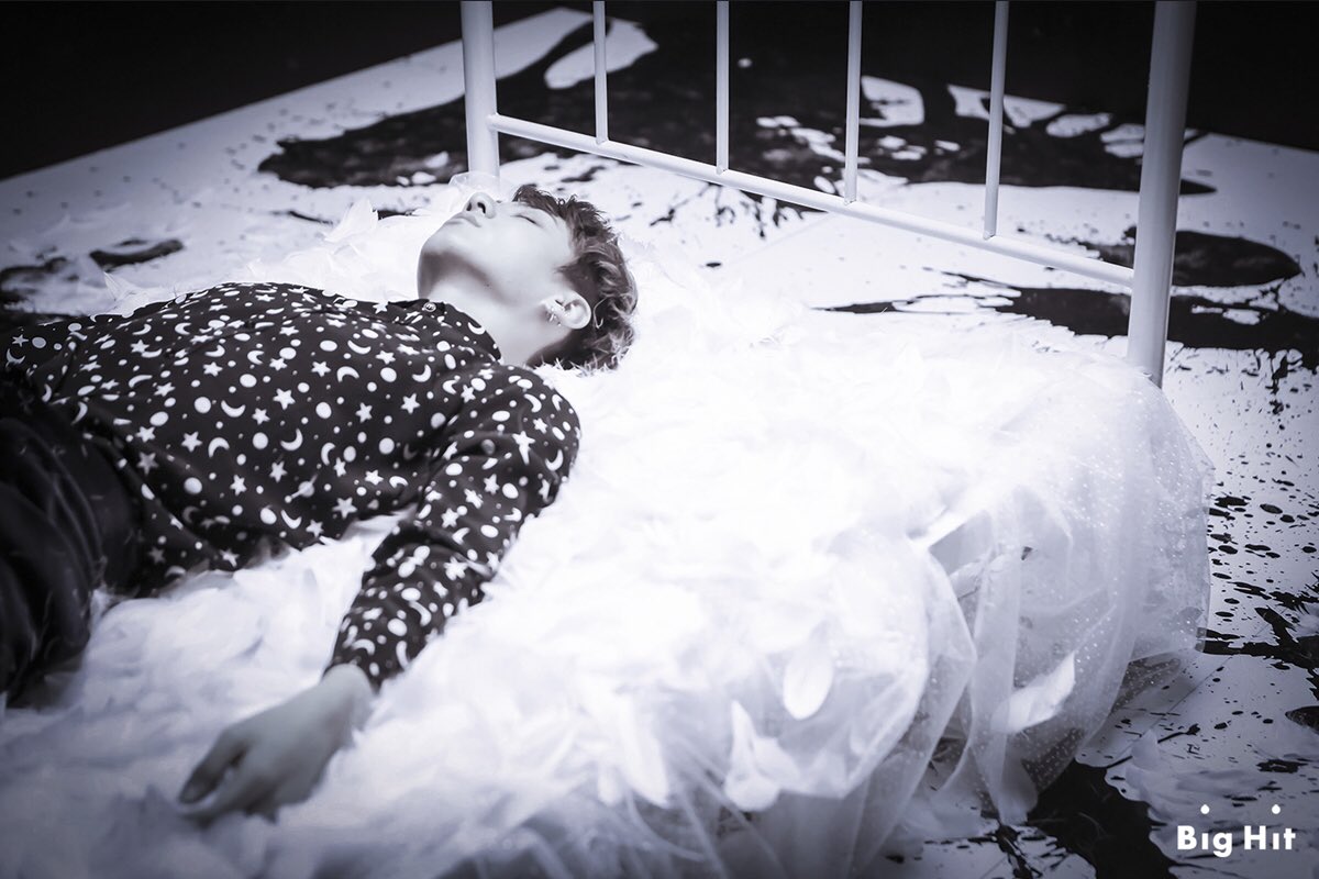 saraOshop's tweet photo. [#방탄소년단] #WINGS #JUNGKOOK <2> https://t.co/DNdfFnzjp8