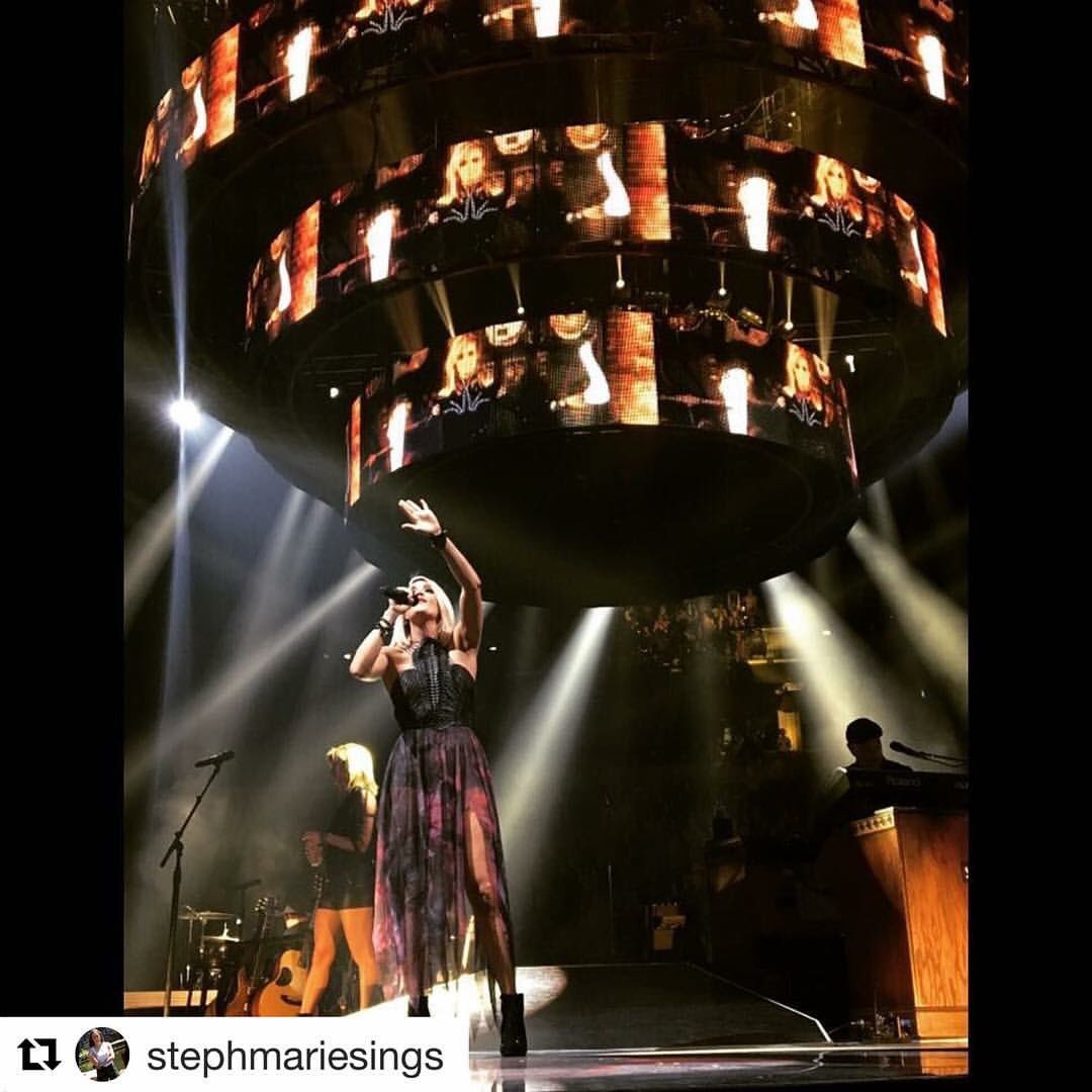 Carrie Underwood tweet media