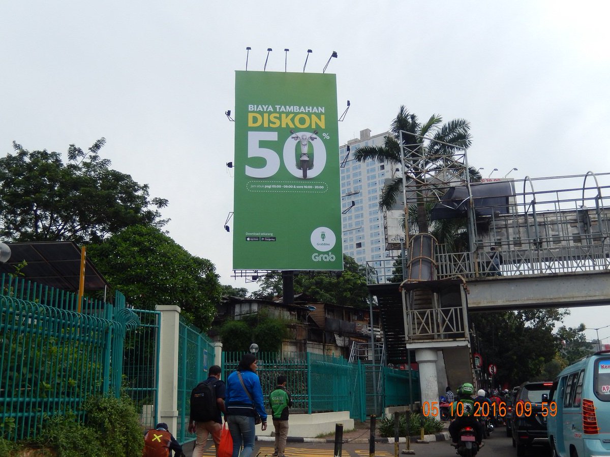 eye_Indonesia's tweet photo. @GrabID kasih discount juga 50%. Ada di Jalan Pondok Indah arah ke Permata Hijau  #EYEDrive #EYEIndonesia #grab https://t.co/hHgyJoR8iF