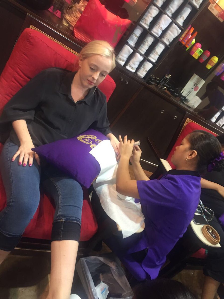 ByKateRose's tweet photo. Relaxing & getting out PINK nails done at @TIPSANDTOESME for #BreastCancerAwareness #TNTpinkladies #tipsandtoesme https://t.co/Sle3asZ5Bx