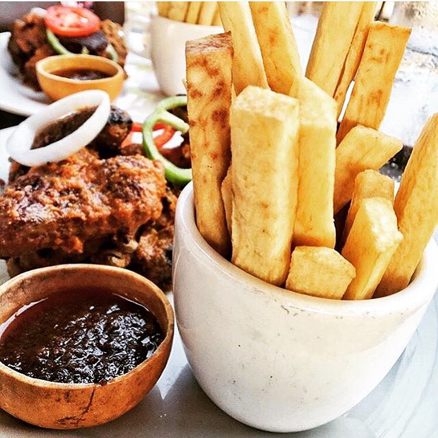 essense_13's tweet photo. Yam chips 😍😍😍😍 #item13 #essense13 #starbitesgh #thisisaccra #food #yum #yam #chicken @thisisaccra https://t.co/fnet1gYi0D