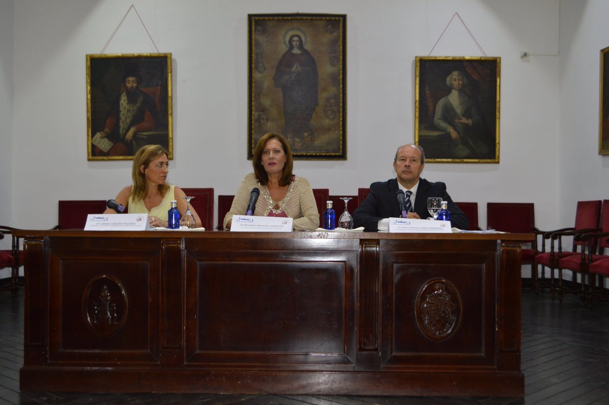 AytodeOsuna's tweet photo. Carme Chacón habla sobre política, mujer e igualdad en la Escuela Universitaria de Osuna @randujar65 https://t.co/C6DQZrtJLy https://t.co/qA5ag6lRMP