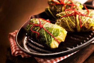 RATIONAL_AG's tweet photo. Classic recipes: Cabbage roulades Stuffed cabbage is typical German homestyle cooking. https://t.co/Gl8GGbNDC2 #clubRATIONAL https://t.co/WxnPDPmheu