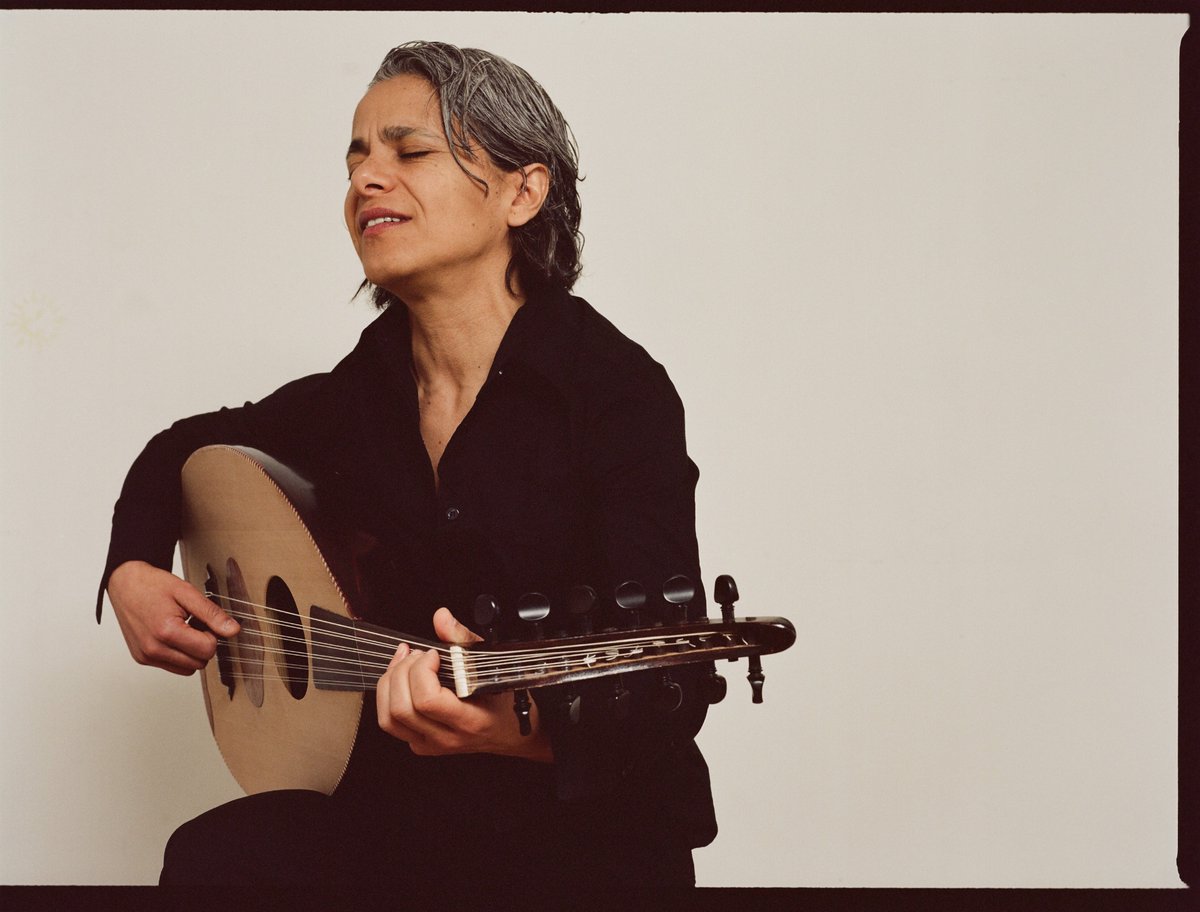 Den palestinska oudmusikern och sångerskan Kamilya Jubran kommer till Stallet den 22 oktober köp biljetter här: tickster.com/sv/events/7hg0…