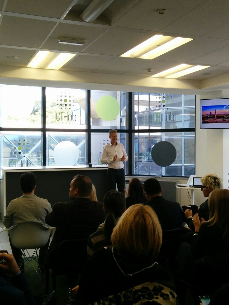 HUKICRO's tweet photo. Russell @RussellExolta  is coming to the #stage of the #Leadership #tour for the #last #speak of the tour! https://t.co/6WaVtjNjZB