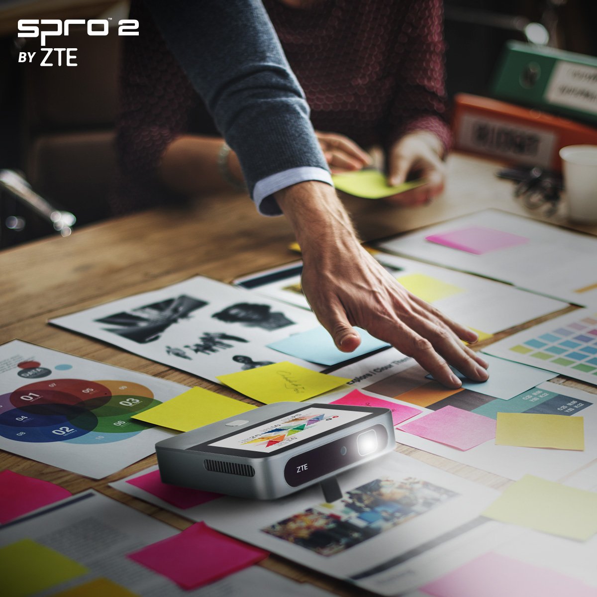 ZTEDevice's tweet image. Wireless video projection with #Spro2 to step up your presentation game!