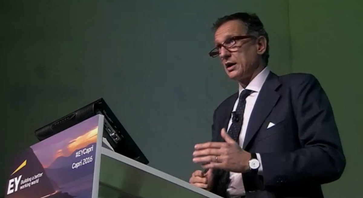TIM_Official's tweet photo. #EYCapri, @Giuseppe_Recchi: "Copriamo con #BandaUltraLarga il 54% delle case, prevedendo 84% entro 2018 posando 7300 km di fibra al giorno". https://t.co/R67bShJ84Z