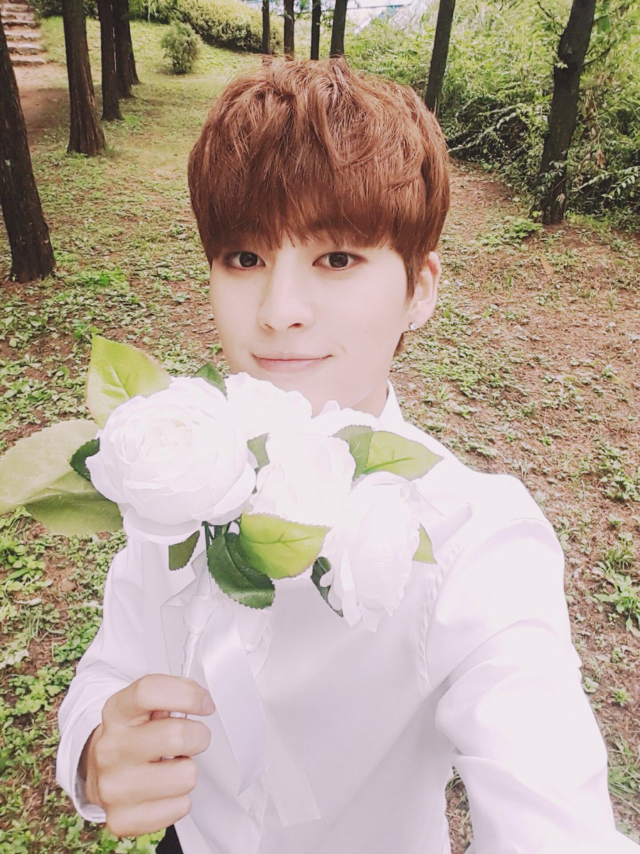 UP10TION's tweet photo. [#고결] 꽃보다 고결, 고결보다 잘생긴 환희와 7시부터 채팅할 허니텐 긴장해 https://t.co/gb5aRorO3o