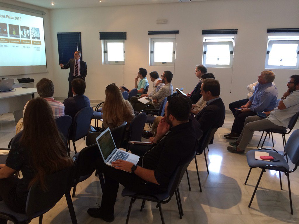 BicEuronova's tweet photo. ¿Financiación para tu #PYME? @enisa te lo pone fácil, conoce las #LíneasEnisa2016, Javier Sánchez en @BicEuronova https://t.co/dzke0Stl12