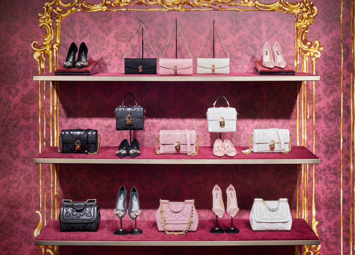 dolcegabbanajp's tweet photo. ドルチェ＆ガッバーナが伊勢丹新宿店で開催するポップアップは10月11日（火）まで。レースを使用した話題の日本限定品も先行発売。ぜひお立ち寄り下さい。#DGLace #DGLovesJapan https://t.co/gcMILUyg9B