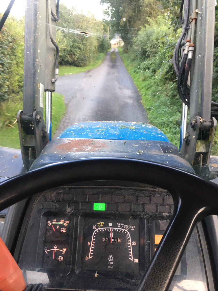 Gruffydd_Rees's tweet photo. #ts115 #newholland fantastic tractor nice and compact but with 125hp! #farming #tractor https://t.co/j7gqkejkcL