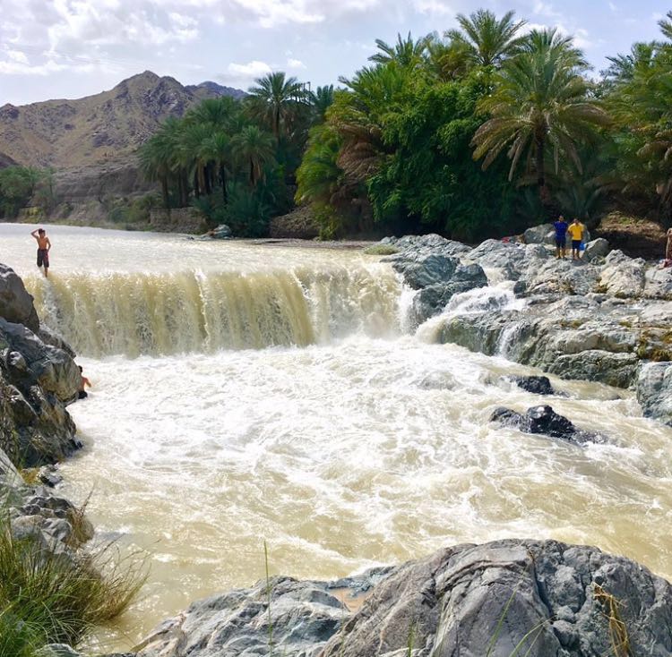 منظر يثلج الصدر. 
وادي الحوقين صباح اليوم طبيعة خلابة