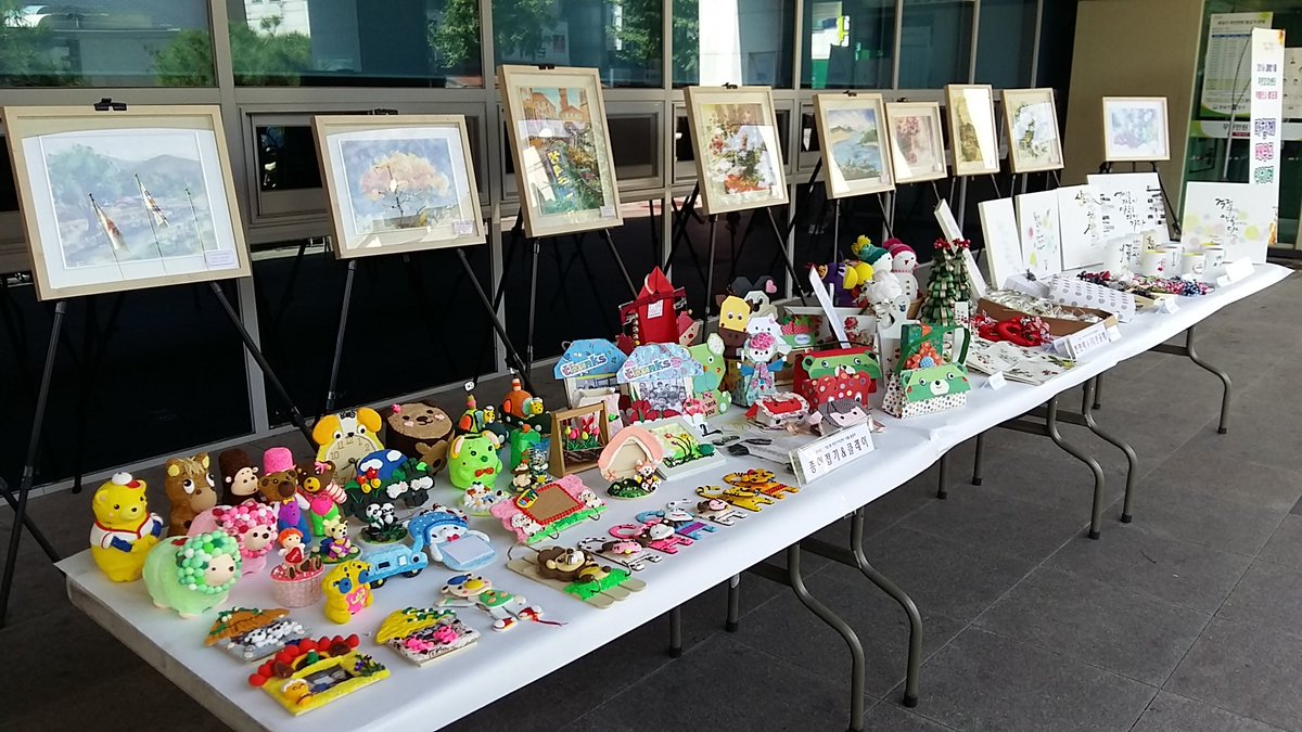 야탑1동 주민자치센터 작품발표회가 한창입니다. 수강생들의 솜씨 자랑 구경오세요~ #성남시