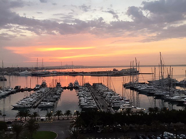 RodgerSlape's tweet photo. Another October day dawn's over the beautiful bay of Palma https://t.co/FUjVhZQQTf