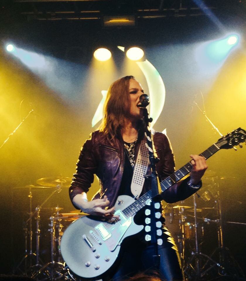 lzzygasm's tweet photo. One of the local radio djs started liking my hs pics on Instagram so I started going through them. I need another show soon https://t.co/e0ZUSW9U4U
