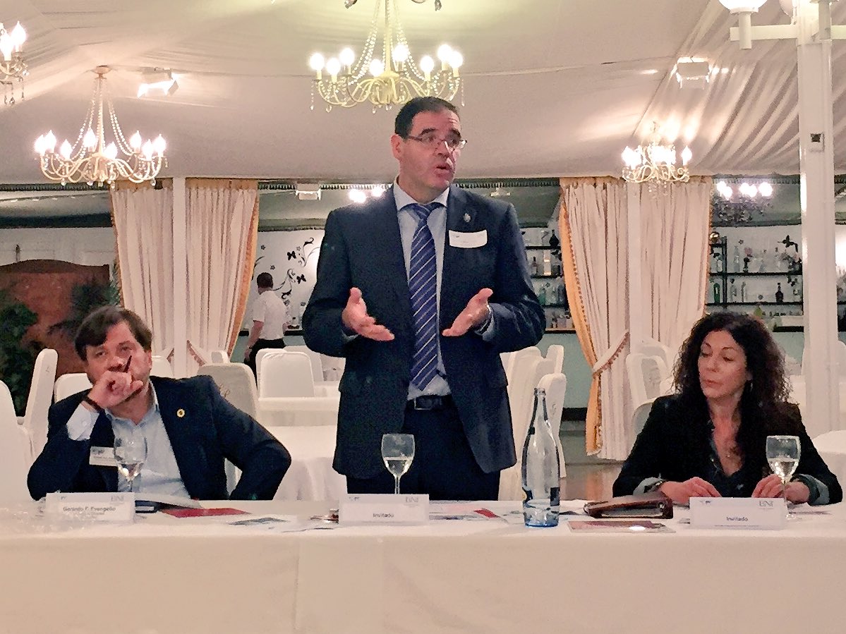 bniconecta_t's tweet photo. @BenjamnPrieto muestra su apoyo al desarrollo empresarial en la provincia de #Cuenca con nuevas iniciativas desde @DipuCuenca https://t.co/AHoiSVGGAa