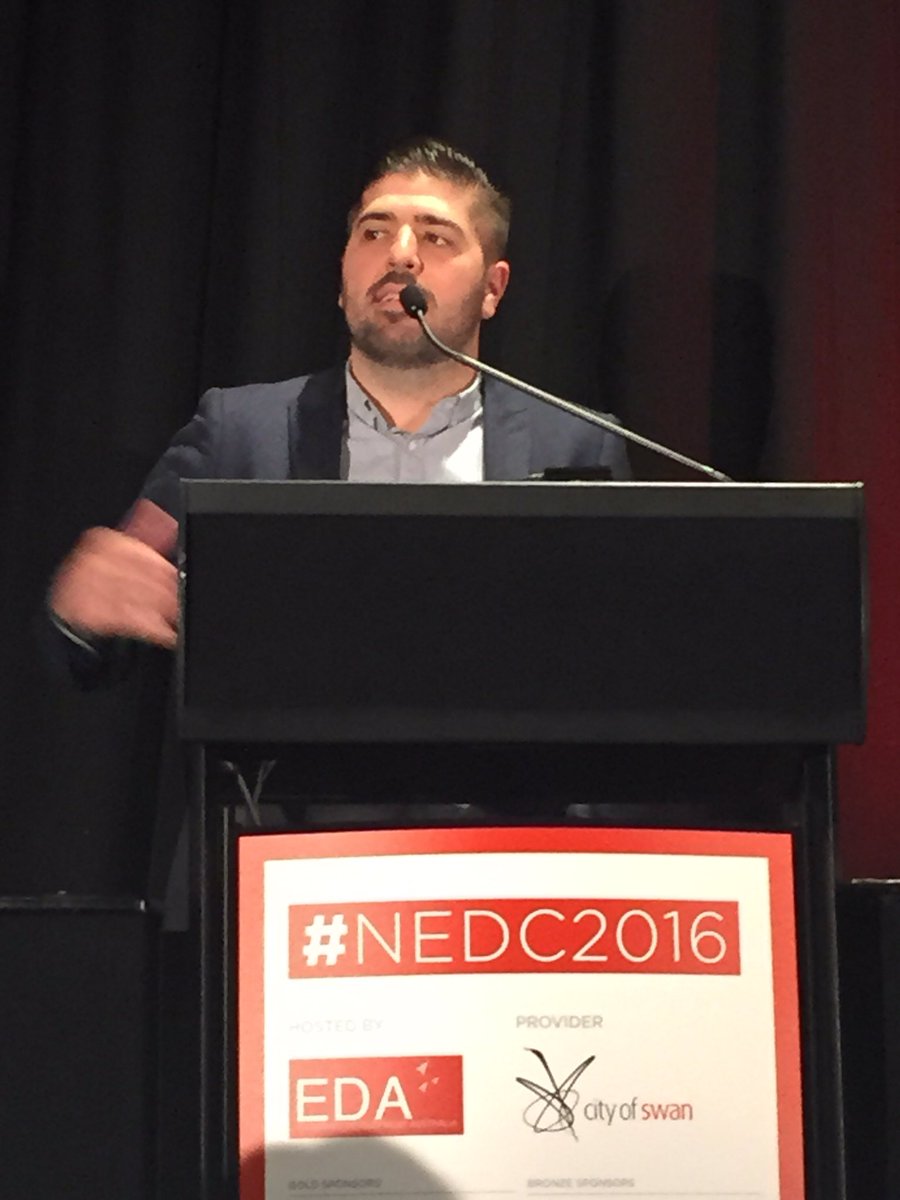 DarylWi19545854's tweet photo. #NEDC2016 Mark Corrie delivering innovation and entrepreneurship from a "paddock" https://t.co/PtCEr9u5ST