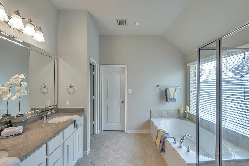 ReMixDesigns_'s tweet image. 28002 Brandy Creek Ln just hit the market. We are so proud of this ReMixed House!