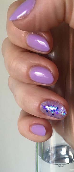 MBessex's tweet photo. We love a bit of sparkle on our nails! Let our girls come to you for a treat 💅🏼 #nailsessex #nailtechessex https://t.co/NORaELQuMP