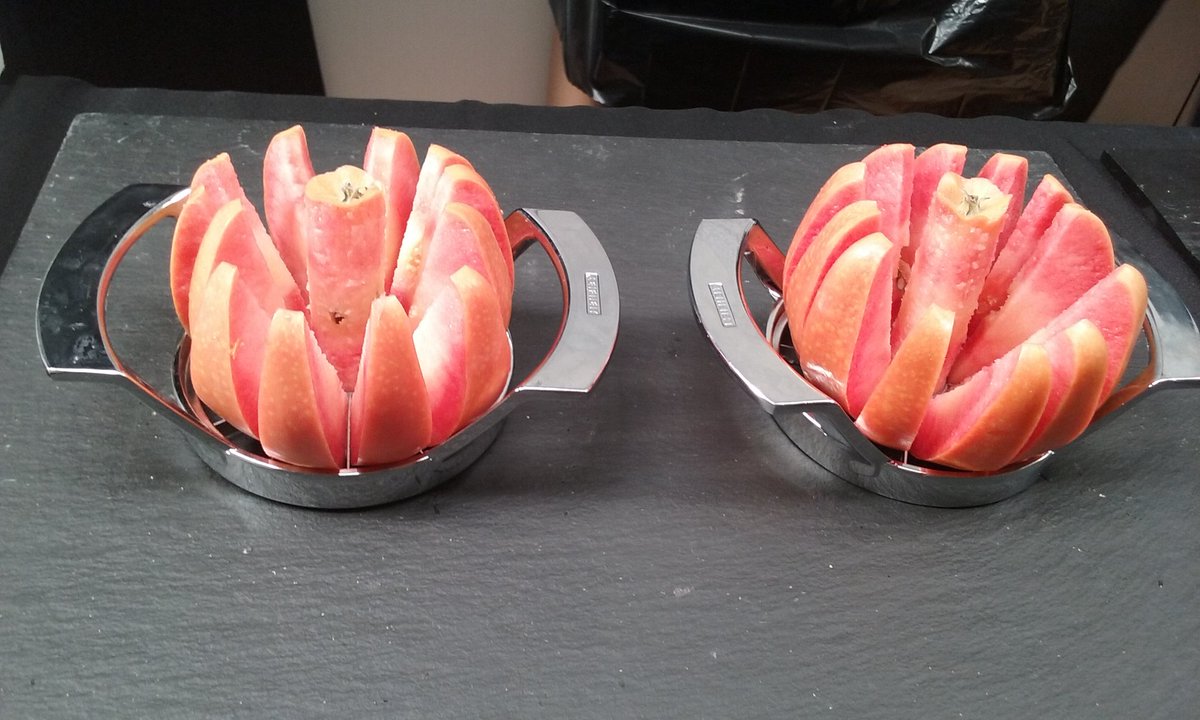 ana99lopez's tweet photo. #Ifored presenta la #manzana de pulpa roja en cuatro variedades en @FruitAttraction #innovacion #VOG @fruitecom_rp @revistaARAL https://t.co/9CI3vWh5oj