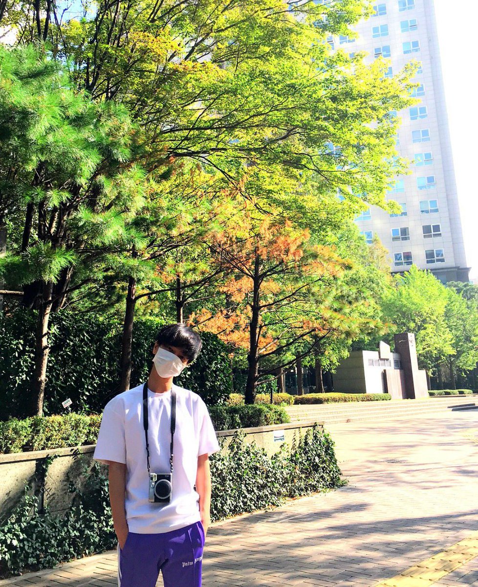 YesungMorocco's tweet photo. Yesung TW : 🌞 #InFrontOfTheHouse #Sunny #Brothers https://t.co/gzqfUv4j4Y