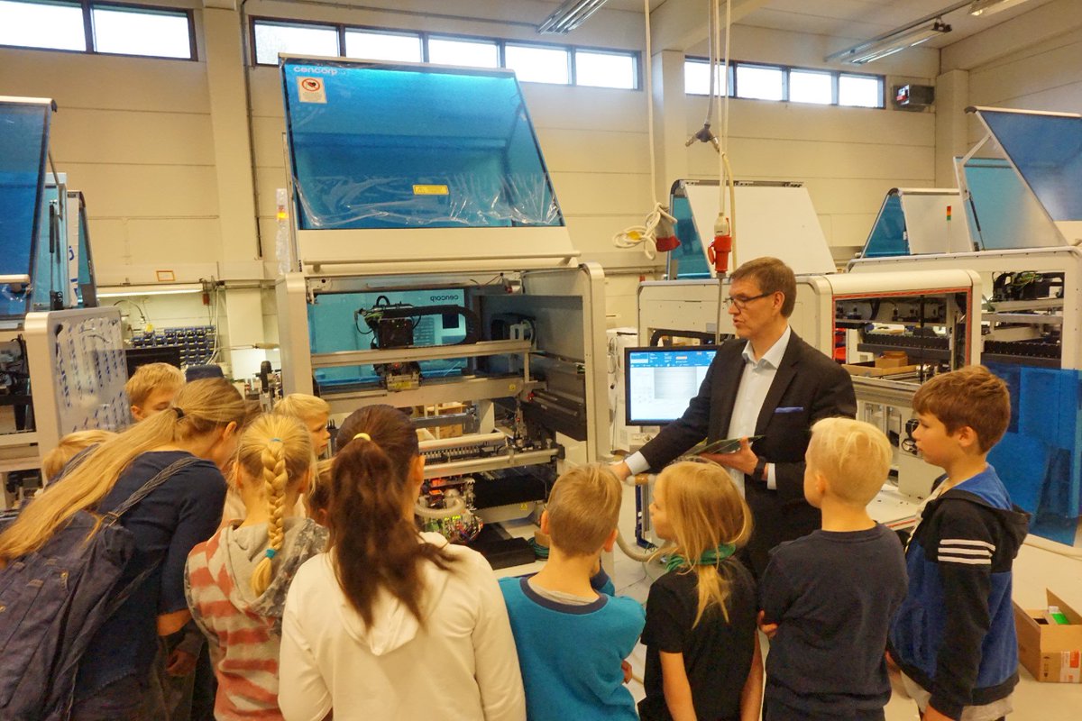 ketoluoto's tweet photo. We had young visitors at our factory. Very bright kids, they will make future innovations @Cencorpautomation https://t.co/bbiZG3VBhF