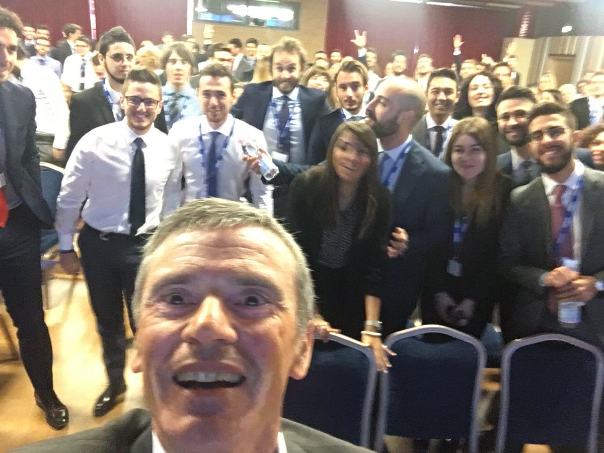 PaoloCapaccioni's tweet photo. 308 giovani neo laureati alla #KPMG business school. Si parla di social network pronti per l'evento #dimensionesocial https://t.co/tifOiwStph