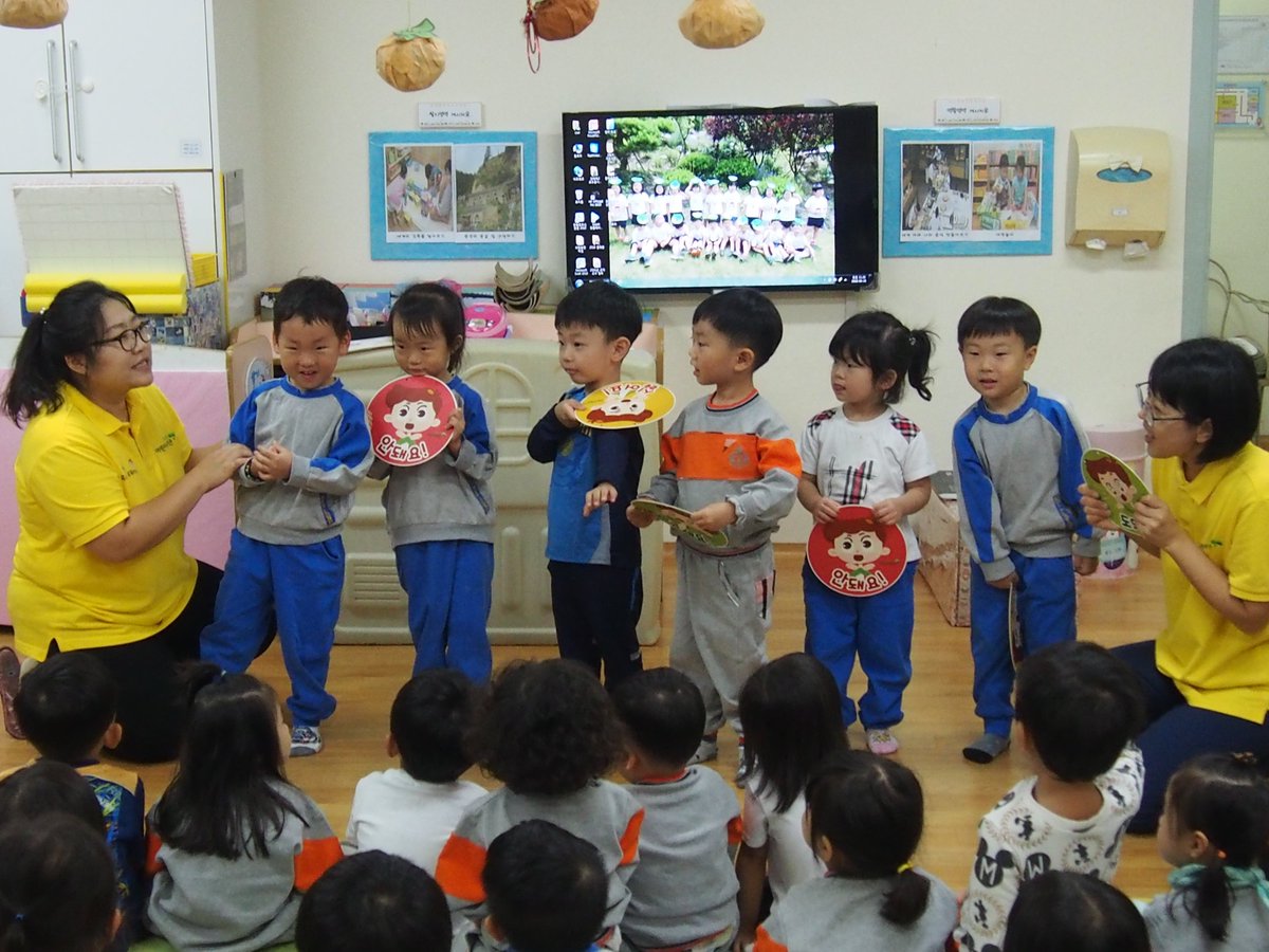 초록우산에서 단대제2어린이집을 방문하여 실종유괴교육을 해 주셨답니다. 미디어교육과  상황극을 통해 실감나게 교육해 주신 선생님들께 감사의 맘을 전합니다.♥