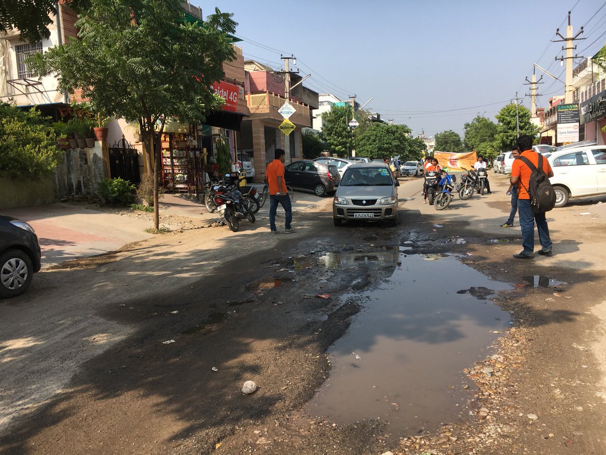 Sneha_rvbpm986's tweet photo. #Jaipur #Roads are so poor. I request your support for #NahiChahiyeKhadde @byadavbjp @beautiful_jpr @BJPLive @jaipurcityblog https://t.co/pvbfoAREyI