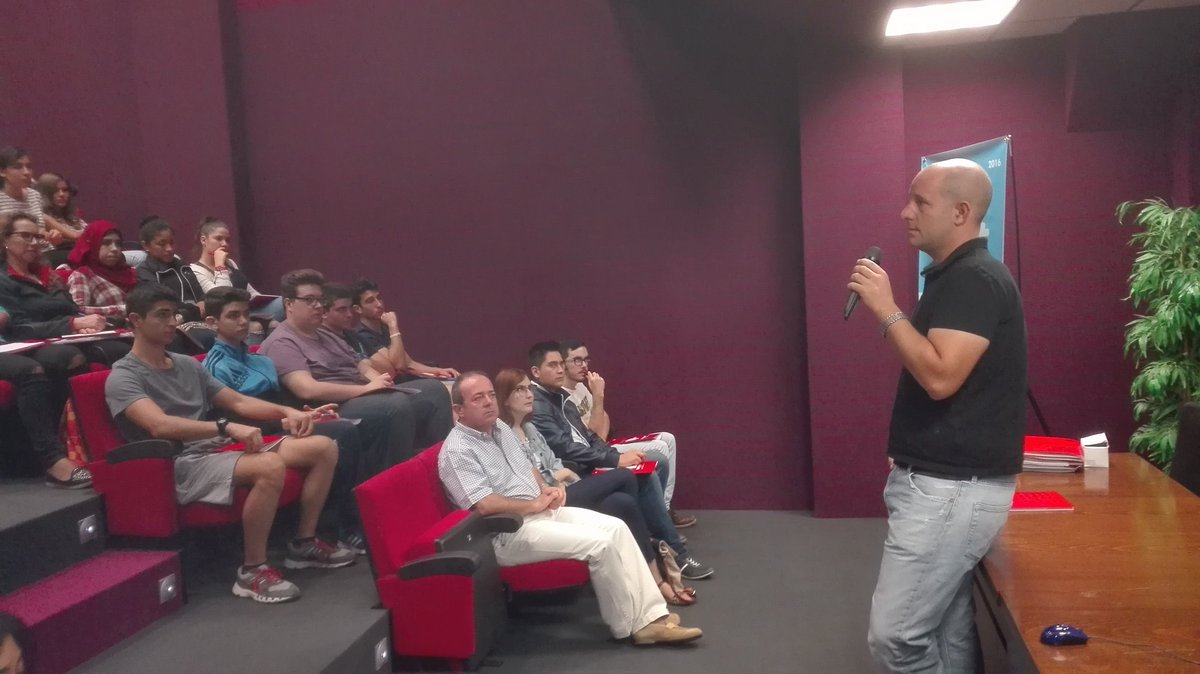 DavidLoperaG's tweet image. Foto con los 104 asistentes al seminario que he dado en #Jumilla. Mil gracias a asociados de @AJERegionMurcia @DamaJuanaTinta y @coimbracan