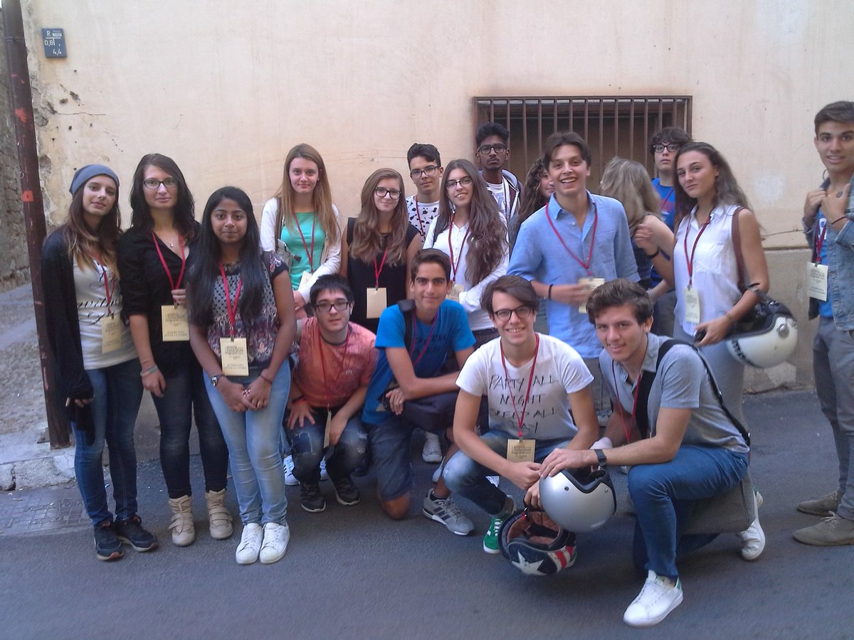 CasaLettori's tweet photo. I ragazzi del Liceo Cannizzaro di Palermo
Seguiranno #FestivalLetteratureMigranti con account @FLM_Junior 
@LeolucaOrlando1 @acharat https://t.co/GwPhr2ZJWC