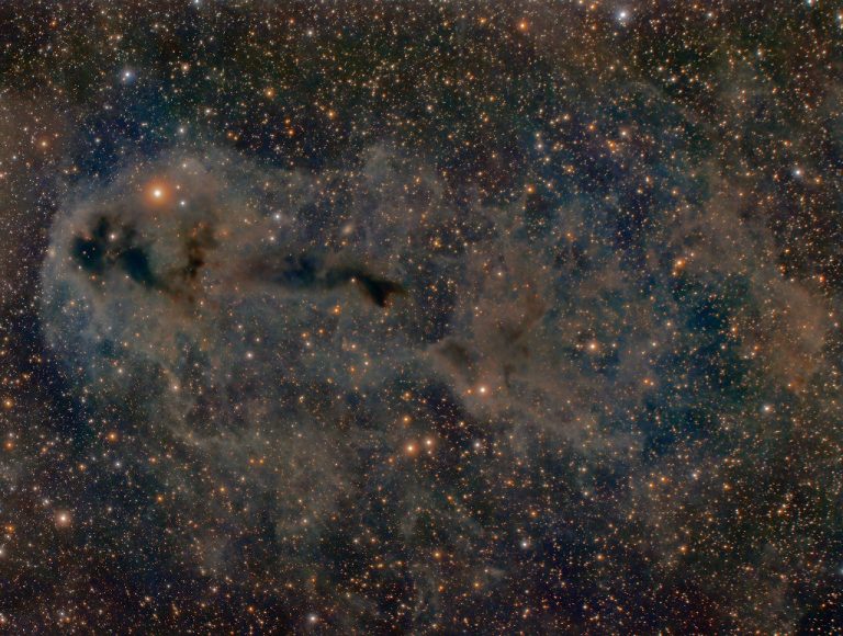 worldreviewru's tweet photo. #PhotoDayNASA #Фото дня #NASA: темная туманность Линдса 1251 https://t.co/B8WKMXmbS1 #space #APOD #LyndsDarkNebula #LDN1251 #космос #наука https://t.co/bmJ3IN5DoD