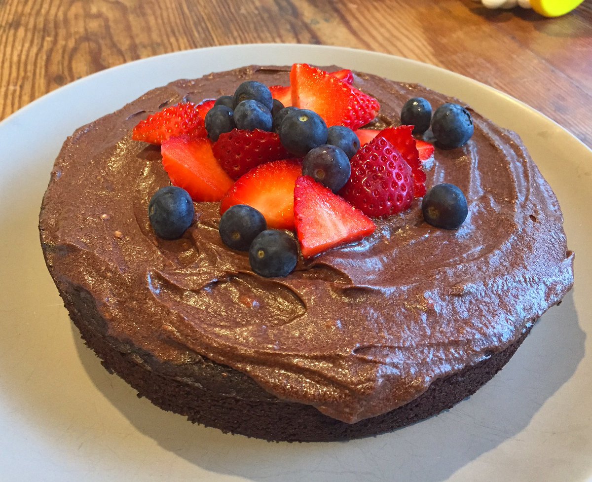 TheFoodieChain's tweet photo. Flourless Chocolate Cake | #glutenfree | #dairyfree | #sugarfree | Recipe on our website!! | https://t.co/FTkysgw9Q0