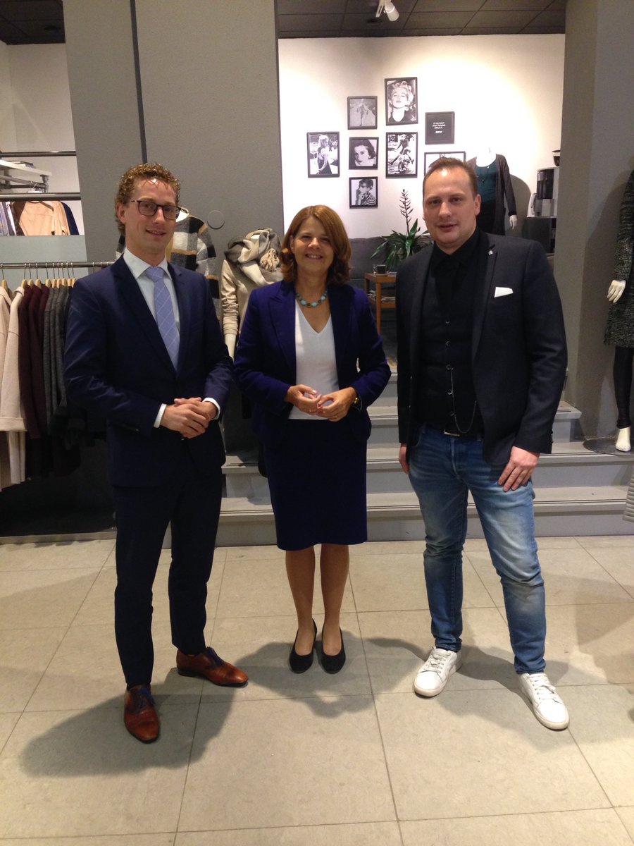 FerrieForster's tweet image. En even op bezoek bij @YvoSonneveld voor de pilot horeca/detailhandel, marketinginitiatieven uit de stad en magazine @BlauwwDelft. #Delft