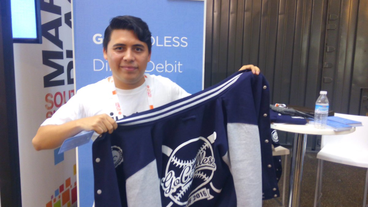 RedSupremo's tweet photo. #gocardlessSS16 quiero ganarme la chamarra 😅 #SouthSummit16 https://t.co/pxR0ErIhcG