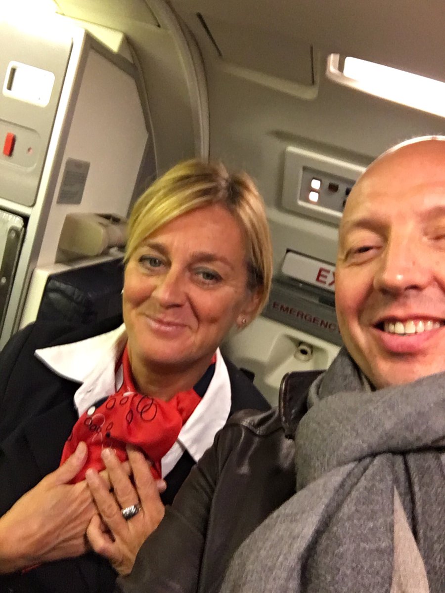 Some very friendly <a href="/FlyingBrussels/">Brussels Airlines</a> staff on the trip from Brussels to Vienna for #EUCrowdShow