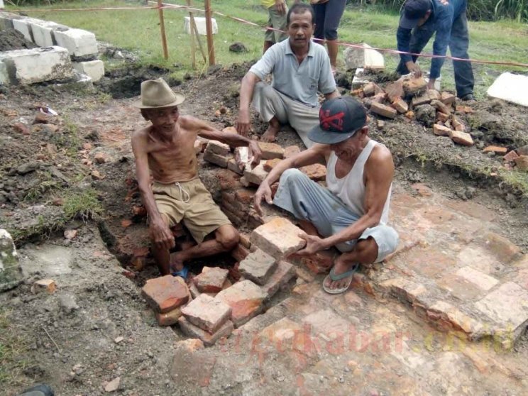 BPCD Trowulan Eskavasi Bangunan Kuno Di Dusun Gapuro - apakabar.co.id/lingkungan-edu…
