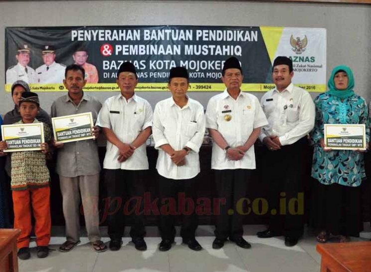 Baznas Bagikan Bantuan Pendidikan Bagi 120 Orang Mustahiq - apakabar.co.id/politik-pemeri…