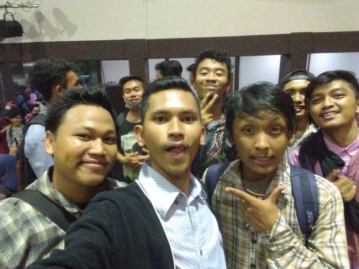 Aga_Denils's tweet photo. stand up kompas tv surabaya #unesa #kompastv https://t.co/ydlLd1qvtS