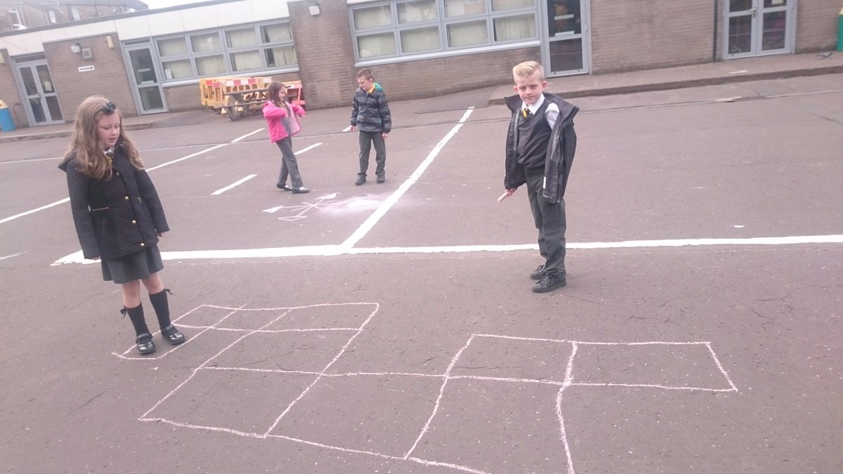 KnoxlandSchool's tweet photo. Primary 4 learning about position and movement in the playground. #activemaths #learningoutdoors #mathsincontext https://t.co/goxjVtRZe2