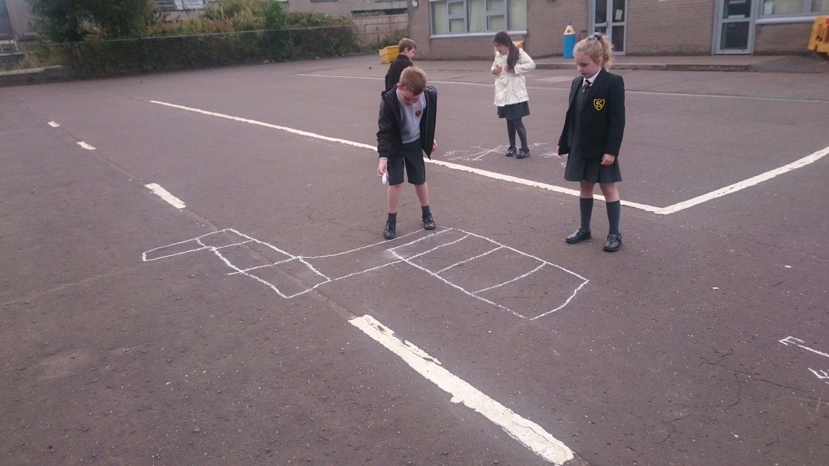 KnoxlandSchool's tweet photo. Primary 4 learning about position and movement in the playground. #activemaths #learningoutdoors #mathsincontext https://t.co/goxjVtRZe2