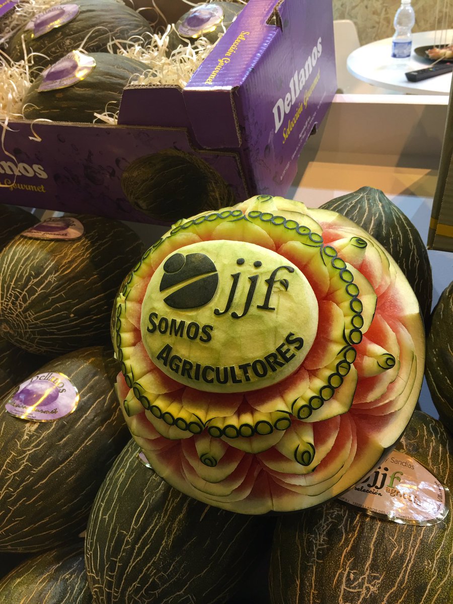 Uvasdoce's tweet image. Amamos la #agricultura 😊🍇🍍🍒🌽🍅🍋 #FruitAttraction2016 #FA16 @fruittoday @FruitAttraction @RevistaMercados @UvaVinalopo