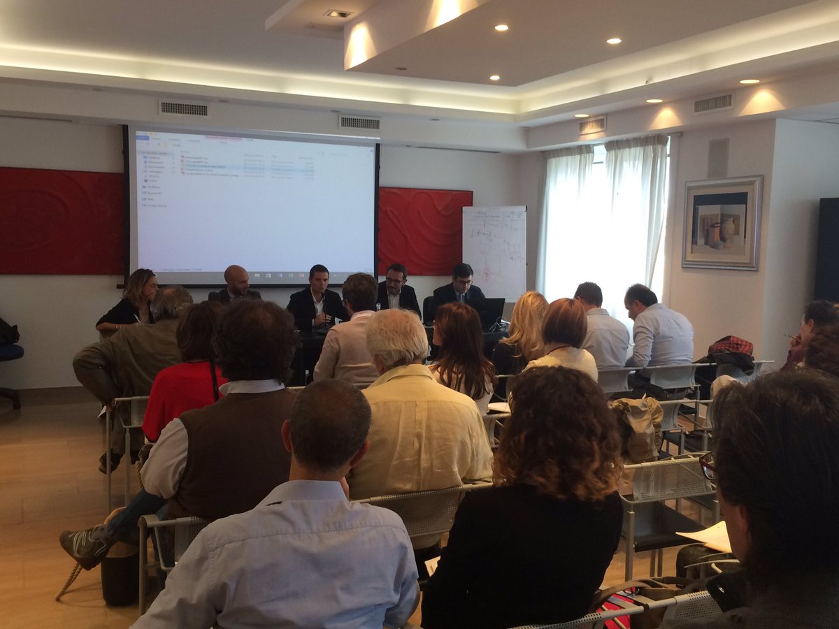 AndMarru's tweet photo. A Roma per il seminario su #social e tpl organizzato da Asstra Le aziende di trasporto informano grazie a nuova comunicazione #socialbus https://t.co/26Wq7KDfYy