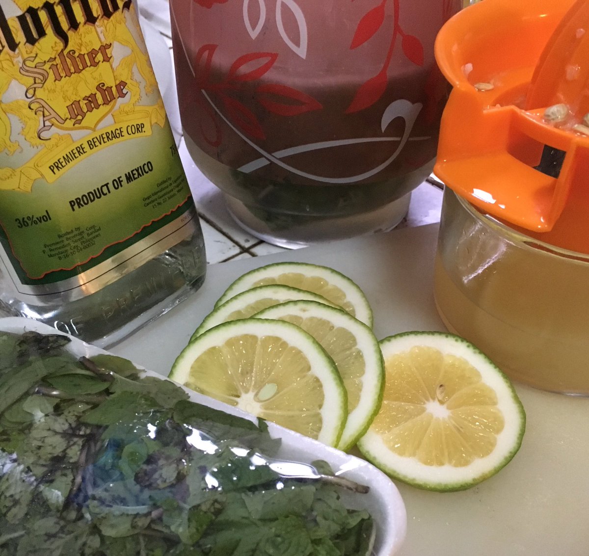BroadwayJanitor's tweet photo. Ok the adults need their party drinks now, kids. Happy hour!

#ALDUB64thWeeksary https://t.co/E1mo4aYmz0