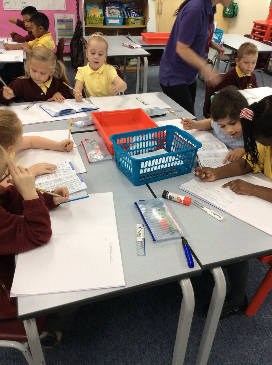 stcharleshullY2's tweet photo. Fantastic dictionary skills in Class 2 today! https://t.co/zg585OY9ho