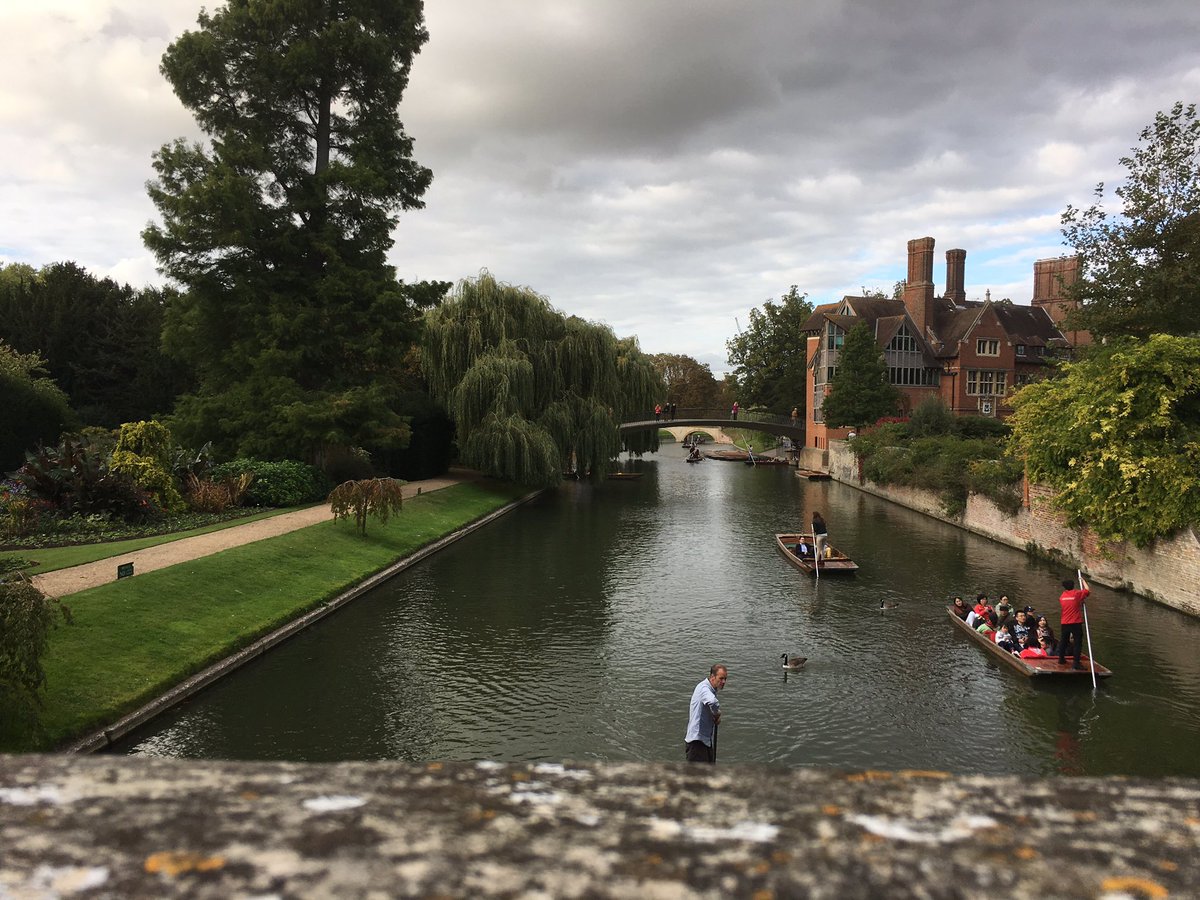 ClareCollegeMCR's tweet photo. Time for some MCR #punting on the cam #cambridge #freshers16 https://t.co/xuElMgQYY1